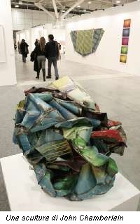 Una scultura di John Chamberlain