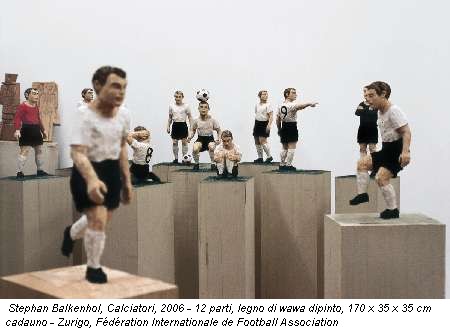 Stephan Balkenhol, Calciatori, 2006 - 12 parti, legno di wawa dipinto, 170 x 35 x 35 cm cadauno - Zurigo, F�d�ration Internationale de Football Association