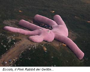 Eccolo, il Pink Rabbit dei Gelitin...