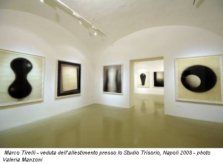 Marco Tirelli - veduta dellallestimento presso lo Studio Trisorio, Napoli 2008 - photo Valeria Manzoni