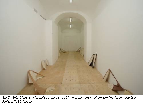 Martin Soto Climent - Marmoles oniricos - 2009 - marmo, calze - dimensioni variabili - courtesy Galleria T293, Napoli