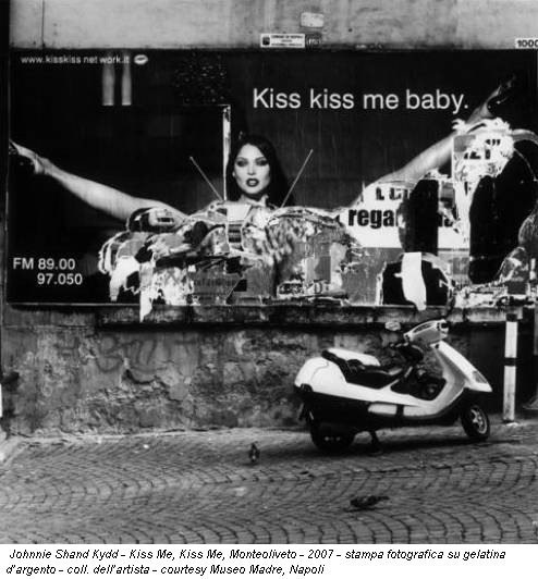 Johnnie Shand Kydd - Kiss Me, Kiss Me, Monteoliveto - 2007 - stampa fotografica su gelatina dargento - coll. dellartista - courtesy Museo Madre, Napoli