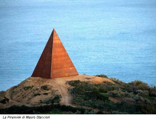 La Piramide di Mauro Staccioli