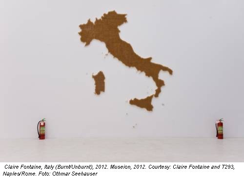 Claire Fontaine, Italy (Burnt/Unburnt), 2012. Museion, 2012. Courtesy: Claire Fontaine and T293, Naples/Rome. Foto: Othmar Seehauser