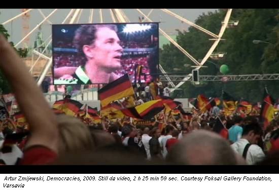 Artur Zmijewski, Democracies, 2009. Still da video, 2 h 25 min 59 sec. Courtesy Foksal Gallery Foundation, Varsavia