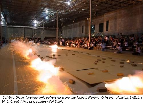 Cai Guo-Qiang, incendio della polvere da sparo che forma il disegno -Odyssey-, Houston, 6 ottobre 2010. Credit: I-Hua Lee, courtesy Cai Studio