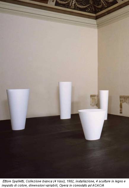 Ettore Spalletti, Collezione bianca (4 Vasi), 1982, installazione, 4 sculture in legno e impasto di colore, dimensioni variabili, Opera in comodato ad ACACIA