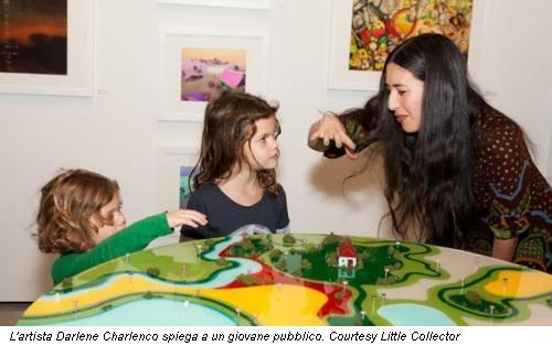 L'artista Darlene Charlenco spiega a un giovane pubblico. Courtesy Little Collector