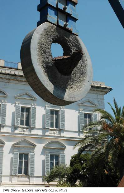 Villa Croce, Genova, facciata con scultura