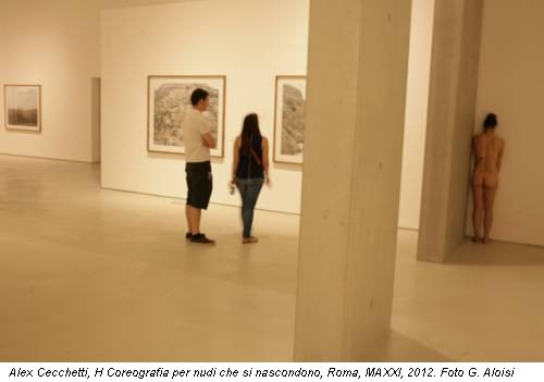 Alex Cecchetti, H Coreografia per nudi che si nascondono, Roma, MAXXI, 2012. Foto G. Aloisi