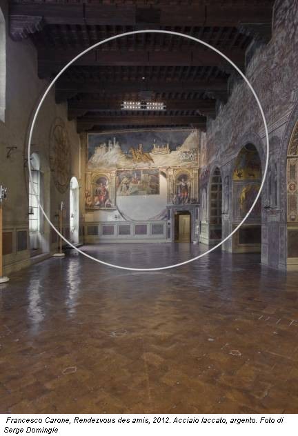Francesco Carone, Rendezvous des amis, 2012. Acciaio laccato, argento. Foto di Serge Domingie