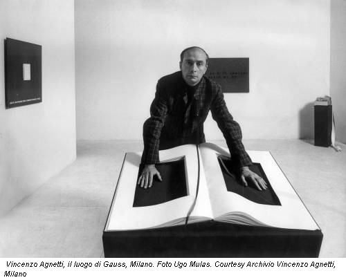 Vincenzo Agnetti, il luogo di Gauss, Milano. Foto Ugo Mulas. Courtesy Archivio Vincenzo Agnetti, Milano