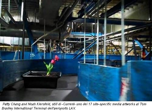 Patty Chang and Noah Klersfeld, still di -Current- uno dei 17 site-specific media artworks al Tom Bradley International Terminal dell'aeroporto LAX.