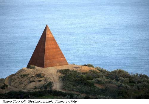 Mauro Staccioli, 38esimo parallelo, Fiumara d'Arte