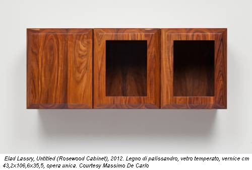 Elad Lassry, Untitled (Rosewood Cabinet), 2012. Legno di palissandro, vetro temperato, vernice cm 43,2x106,6x35,5, opera unica. Courtesy Massimo De Carlo