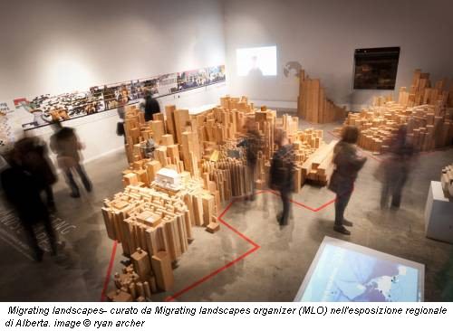 Migrating landscapes- curato da Migrating landscapes organizer (MLO) nell'esposizione regionale di Alberta. image &copy; ryan archer
