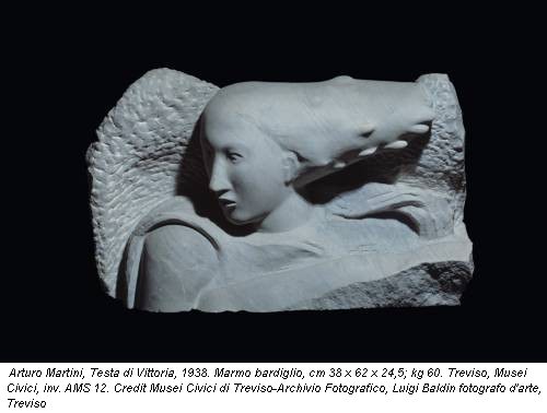 Arturo Martini, Testa di Vittoria, 1938. Marmo bardiglio, cm 38 x 62 x 24,5; kg 60. Treviso, Musei Civici, inv. AMS 12. Credit Musei Civici di Treviso-Archivio Fotografico, Luigi Baldin fotografo d'arte, Treviso