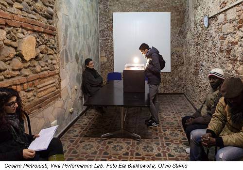 Cesare Pietroiusti, Viva Performance Lab. Foto Ela Bialkowska, Okno Studio