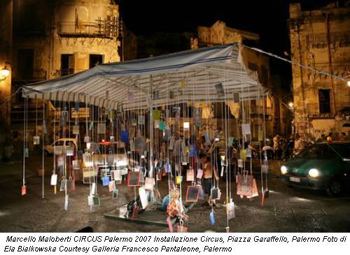 Marcello Maloberti CIRCUS Palermo 2007 Installazione Circus, Piazza Garaffello, Palermo Foto di Ela Bialkowska Courtesy Galleria Francesco Pantaleone, Palermo