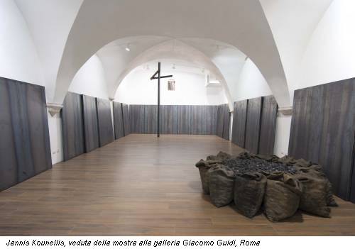 Jannis Kounellis, veduta della mostra alla galleria Giacomo Guidi, Roma