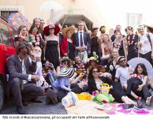 foto ricordo di #vacanzaromana, gli occupanti del Valle all'Assessorato