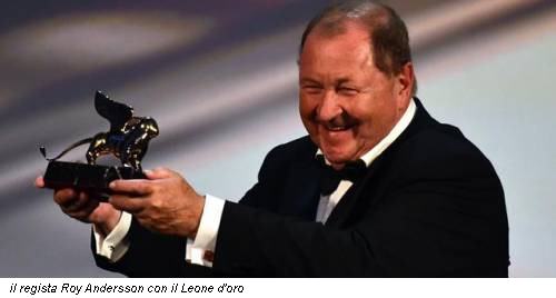 il regista Roy Andersson con il Leone d'oro