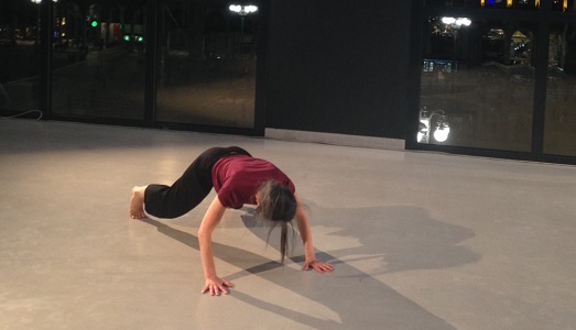 “To play the flute”, Simone Forti a Milano. Nella prima e delicata “Furla Series” al Museo del Novecento