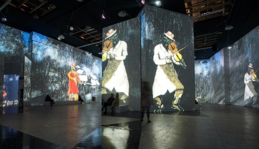 Volare insieme a Marc Chagall. Al Museo della Permanente di Milano, la mostra immersiva