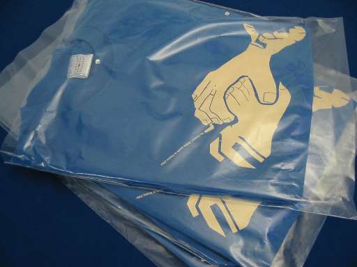 fino al 21.I.2005 | Abake – We connect | Venezia, Studio Camuffo fino al 21.I.2005 | Abake – We connect | Venezia, Studio Camuffo