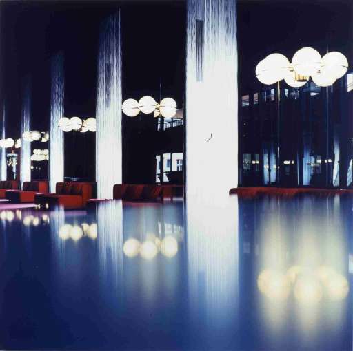 Elisa Sighicelli in teatro, ricordando Carlo Mollino. Unicredit fa il regalo di Natale al Regio di Torino