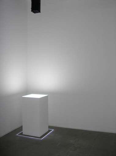 fino al 24.VI.2005 | Michel Verjux – Rivelare, prelevare, creare | Milano, A Arte Studio Invernizzi fino al 24.VI.2005 | Michel Verjux – Rivelare, prelevare, creare | Milano, A Arte Studio Invernizzi