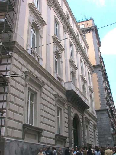 A Napoli ha inaugurato Madre, scene di pubblico delirio dalla capitale italiana del contemporaneo