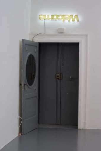 fino al 9.IX.2005 | Piero Golia | Napoli, Galleria Fonti fino al 9.IX.2005 | Piero Golia | Napoli, Galleria Fonti