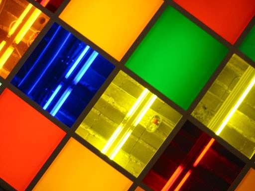 A Lugano, una banca fatta ad arte. Allestimento di Armleder, Barry, Buren, Gillick, per Palazzo BSI