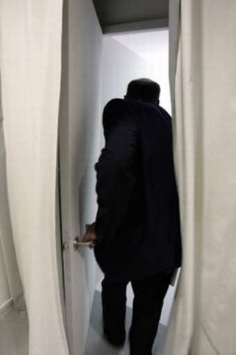 fino al 5.II.2006 | Santiago Sierra – Una persona | Trento, Galleria Civica