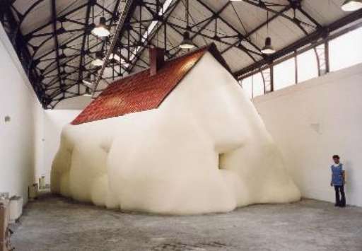 Opere d’arte nella hall. Economia di spazi al Macro di Roma, che ospita Wurm nell’ingresso