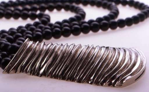 Gioielli al Pan di Napoli. Presentata nel foyer la collezione di Vincenzo Oste