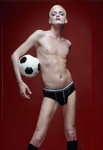 fino al 7.I.2006 | Erwin Olaf – Moving Targets | Madrid, Galleria Espacio Minimo fino al 7.I.2006 | Erwin Olaf – Moving Targets | Madrid, Galleria Espacio Minimo