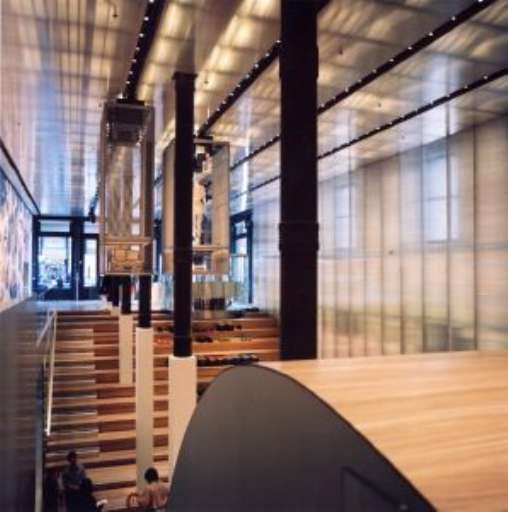 Il fuoco delle vanità. A New York incendio da Prada e non solo Il fuoco delle vanità. A New York incendio da Prada e non solo