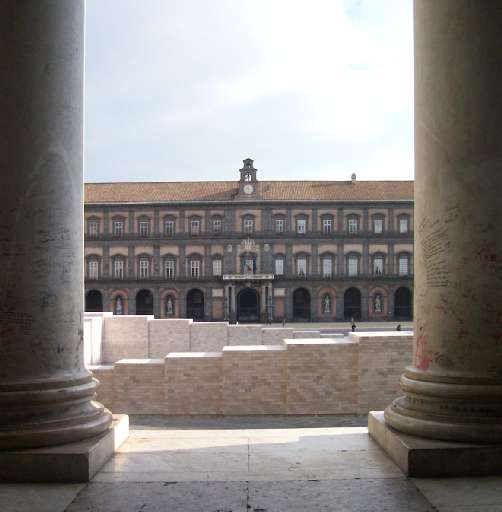 fino al 31.I.2006 | Sol LeWitt | Napoli, Piazza del Plebiscito