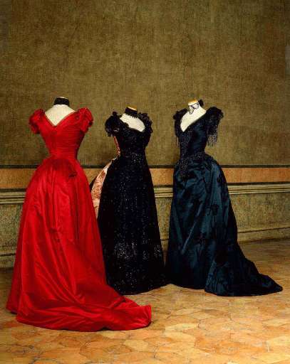 fino al 2.IV.2006 | Damiani, de Nobili, Tosi. Scene e costumi | Roma, Villa Medici fino al 2.IV.2006 | Damiani, de Nobili, Tosi. Scene e costumi | Roma, Villa Medici