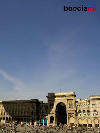 Ci mancava la bocciofila. A Milano gli artisti giocano… con i giochi