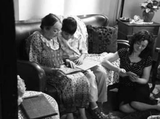 fino al 30.IV.2006 | Gülsün Karamustafa – Black and White visions | Milano, Prometeo Gallery