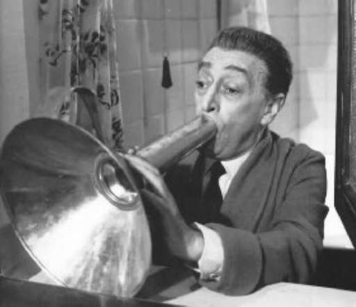 Votantonio. Alla GAS Gallery di Torino video-performance elettorale bipartisan