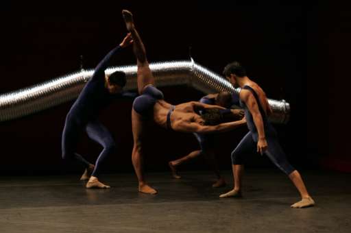 Scene di David Salle per le coreografie punk-rock di Karole Armitage. A Roma, al Teatro Olimpico