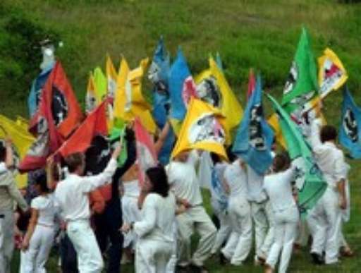 Tutti pagliacci? Dillo anche tu insieme ai Bread & Puppet… Tutti pagliacci? Dillo anche tu insieme ai Bread & Puppet…