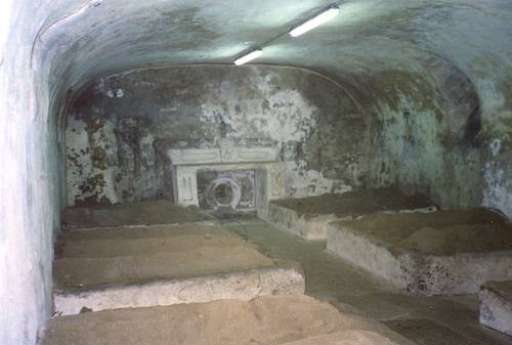 Visite guidate alla Napoli sotterranea. Ma attenti a dove mettete i piedi…