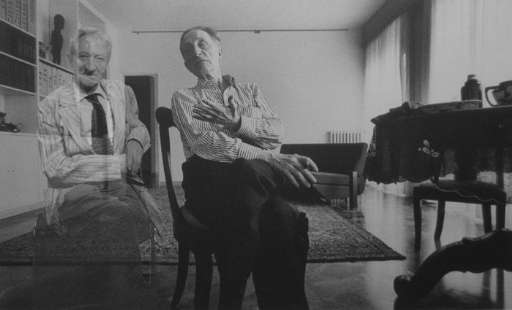 A Genova omaggio di Edoardo Sanguineti a Duchamp. Con un’ installazione-performance A Genova omaggio di Edoardo Sanguineti a Duchamp. Con un’ installazione-performance