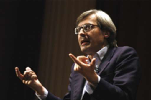 A Milano comincia l’era Sgarbi. C’è anche il critico nella nuova giunta di Letizia Moratti