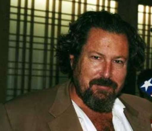 Regista, musicista, scrittore, Schnabel diventa anche interior decorator. Ma un po’ “da sitcom”… Regista, musicista, scrittore, Schnabel diventa anche interior decorator. Ma un po’ “da sitcom”…